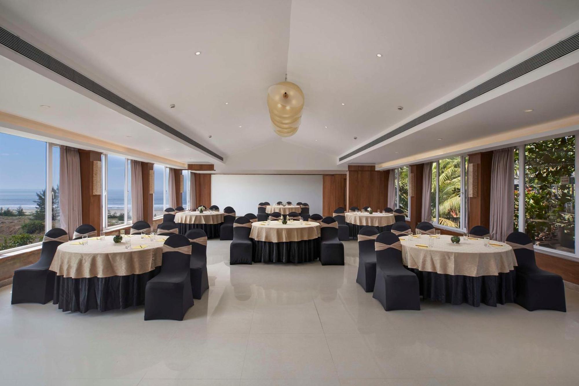 Mandrem Beach Resort, A Member Of Radisson Individuals Retreat Екстериор снимка