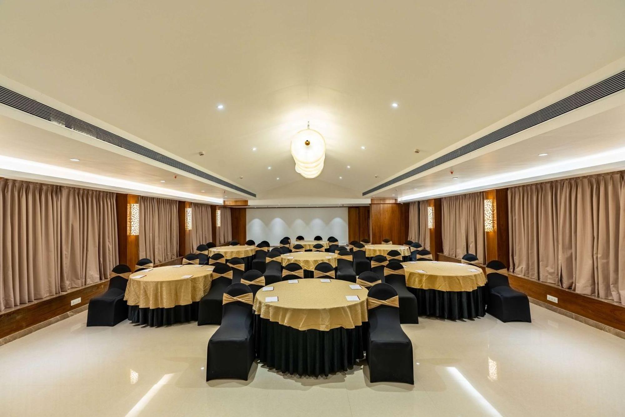 Mandrem Beach Resort, A Member Of Radisson Individuals Retreat Екстериор снимка